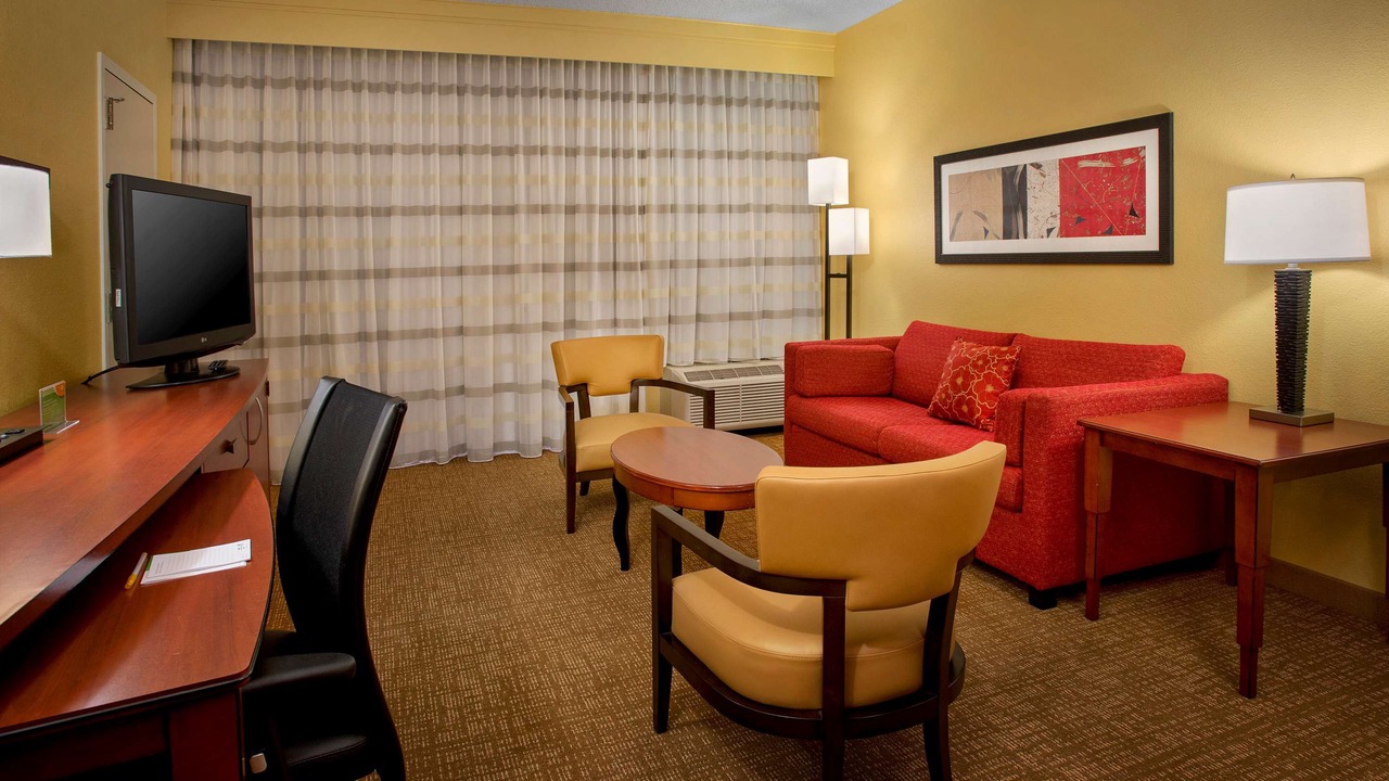 Photo of Livingroom in Red Bank - Tinton Falls