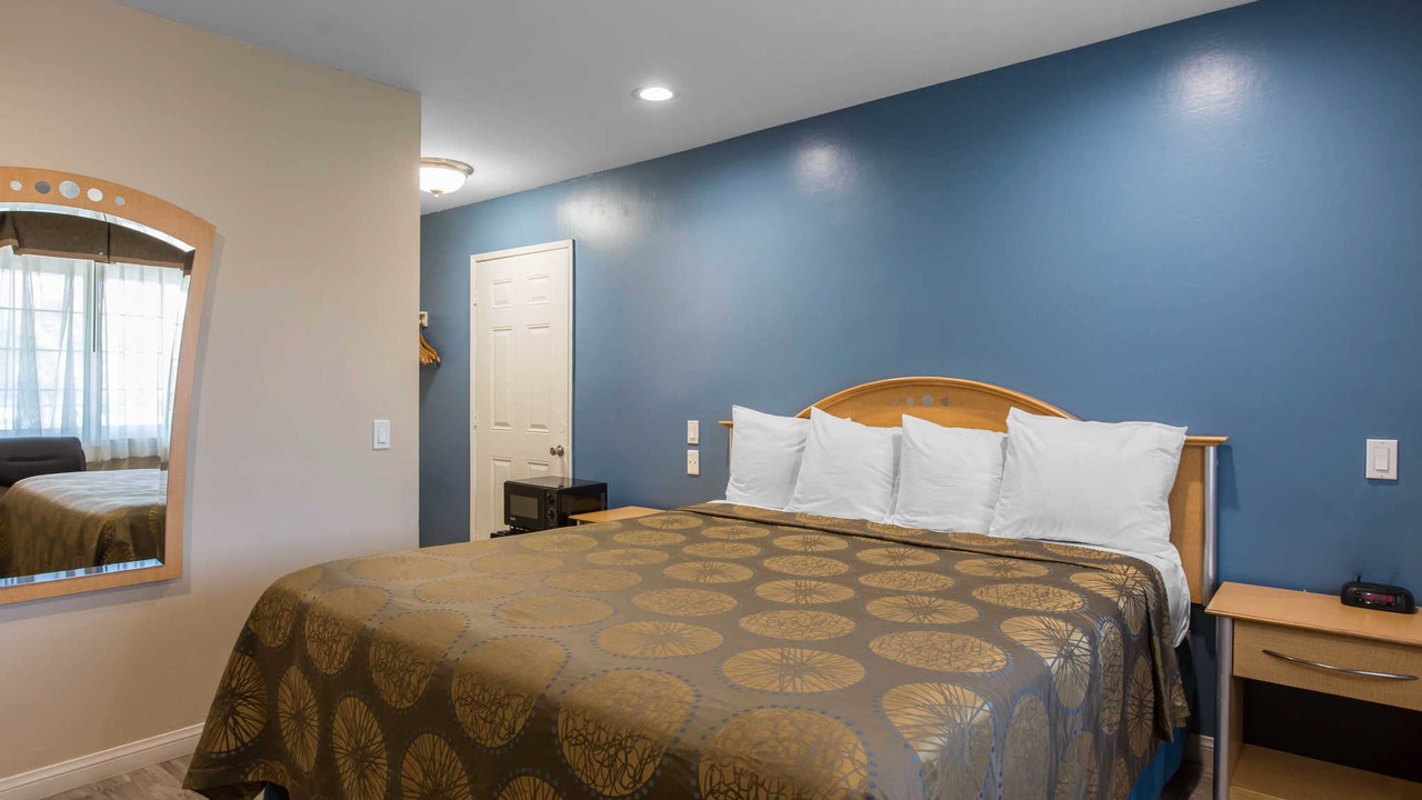 Photo of Bedroom in North Broadway