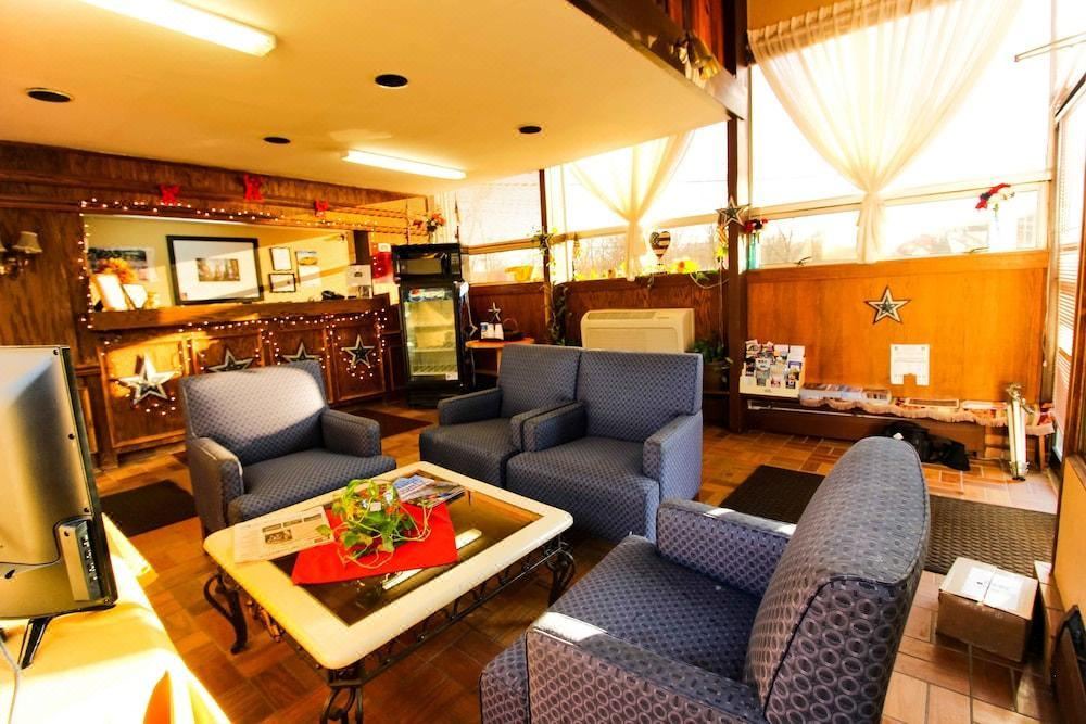 Photo of Livingroom in Highland Falls