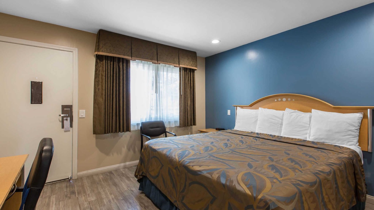 Photo of Bedroom in North Broadway