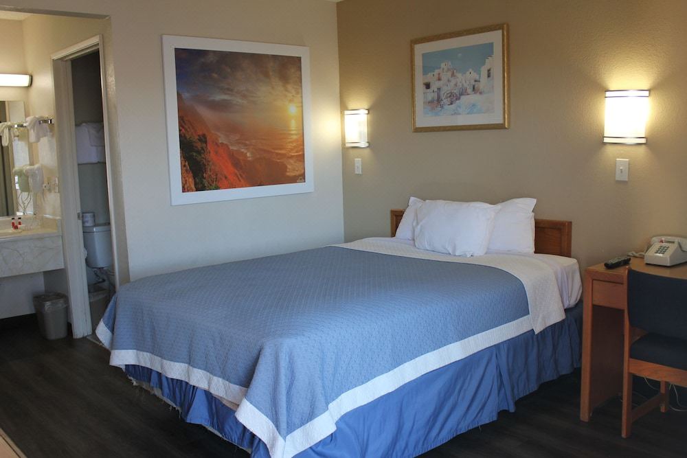 Photo of Bedroom in Barstow