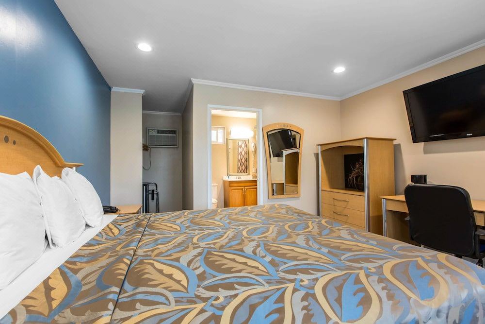 Photo of Bedroom in North Broadway