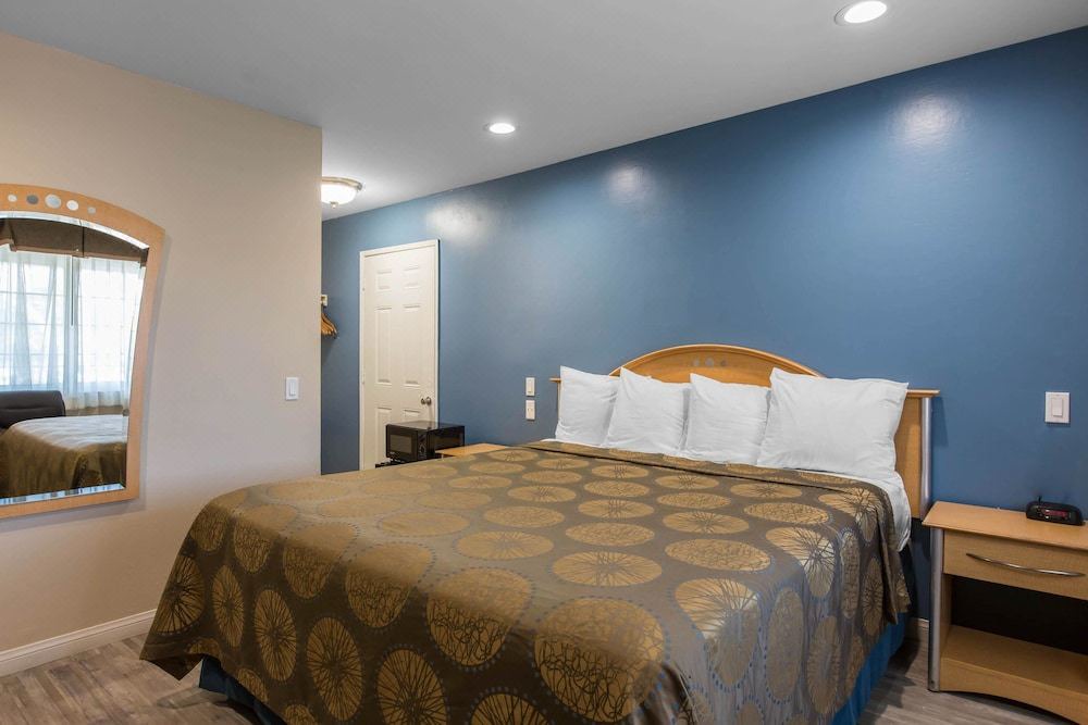Photo of Bedroom in North Broadway
