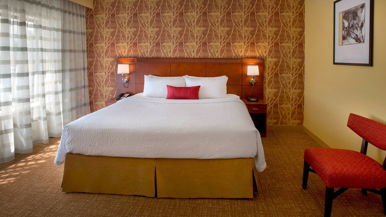 Photo of Bedroom in Red Bank - Tinton Falls