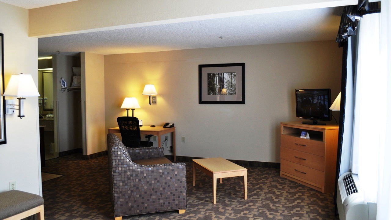 Photo of Livingroom in Roanoke Rapids