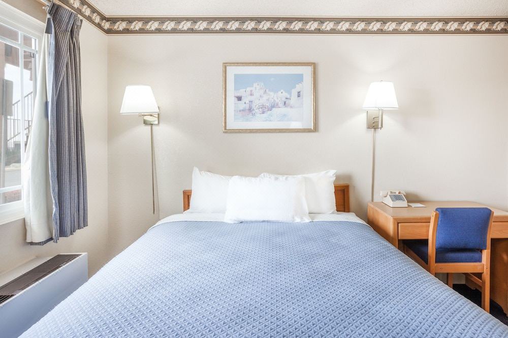 Photo of Bedroom in Barstow