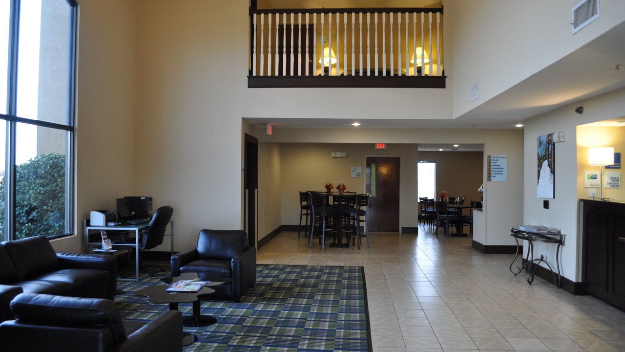 Photo of Livingroom in Roanoke Rapids