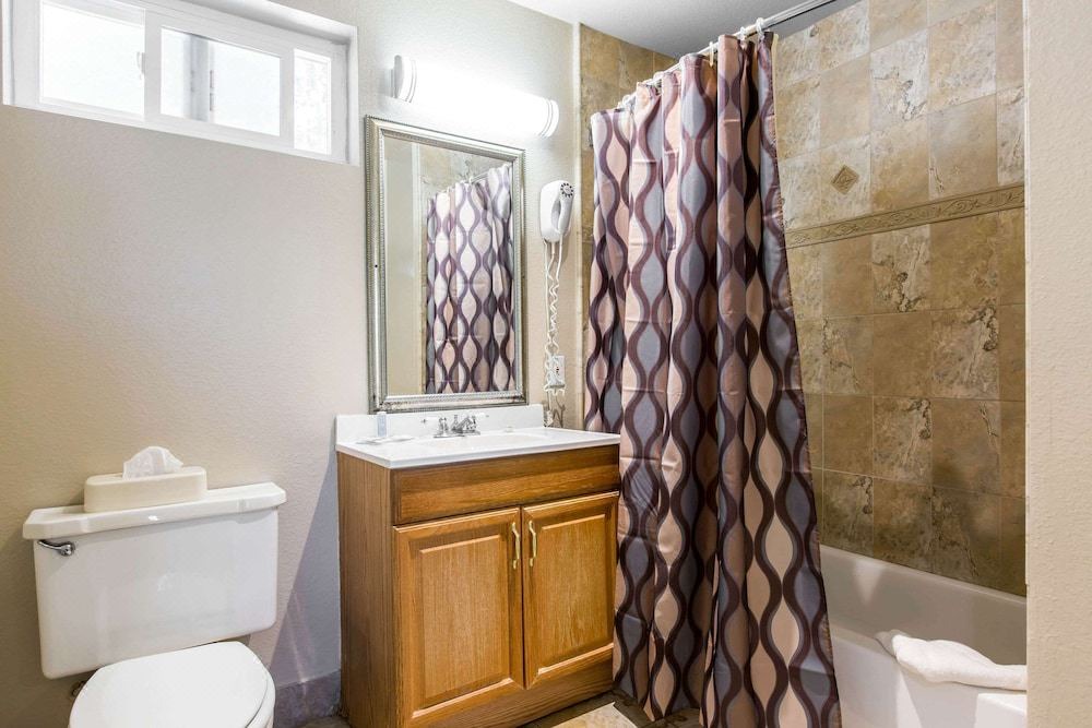 Photo of Bathroom in North Broadway
