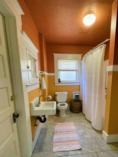 Photo of Bathroom in Tower District