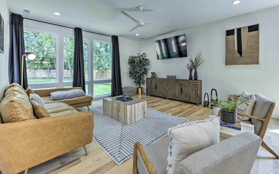 Photo of Livingroom in Downtown