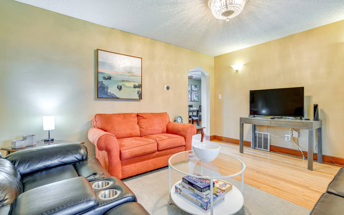 Photo of Livingroom in Cheektowaga