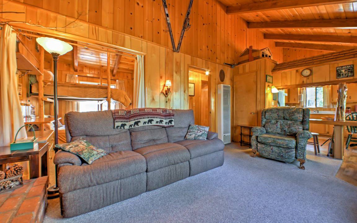 Photo of Livingroom in Fawnskin