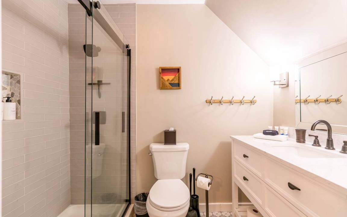 Photo of Bathroom in Seven Devils