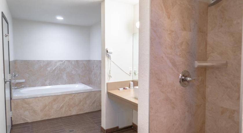 Photo of Bathroom in Maywood