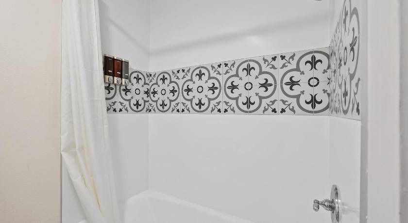 Photo of Bathroom in Sherwood Forest and Thistle Development
