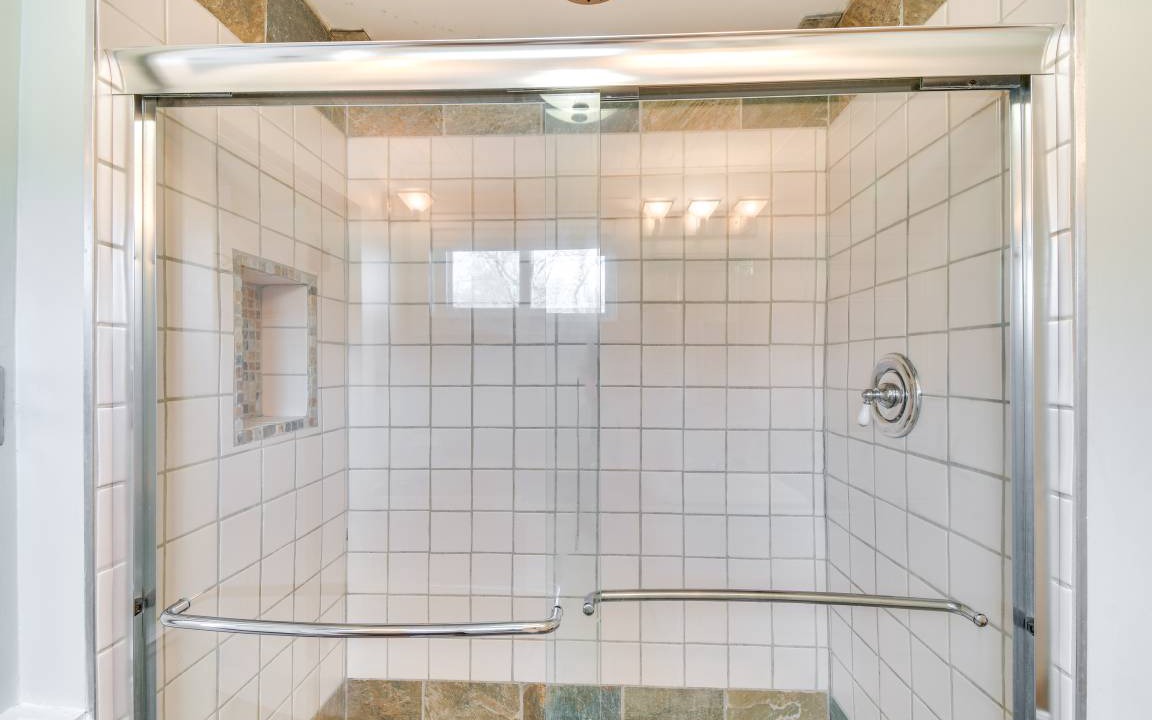 Photo of Bathroom in Cayuga