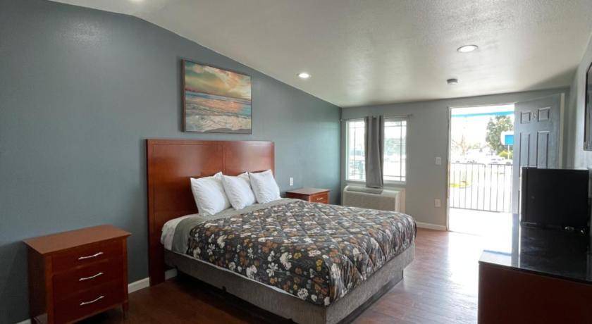 Photo of Bedroom in Costa Mesa