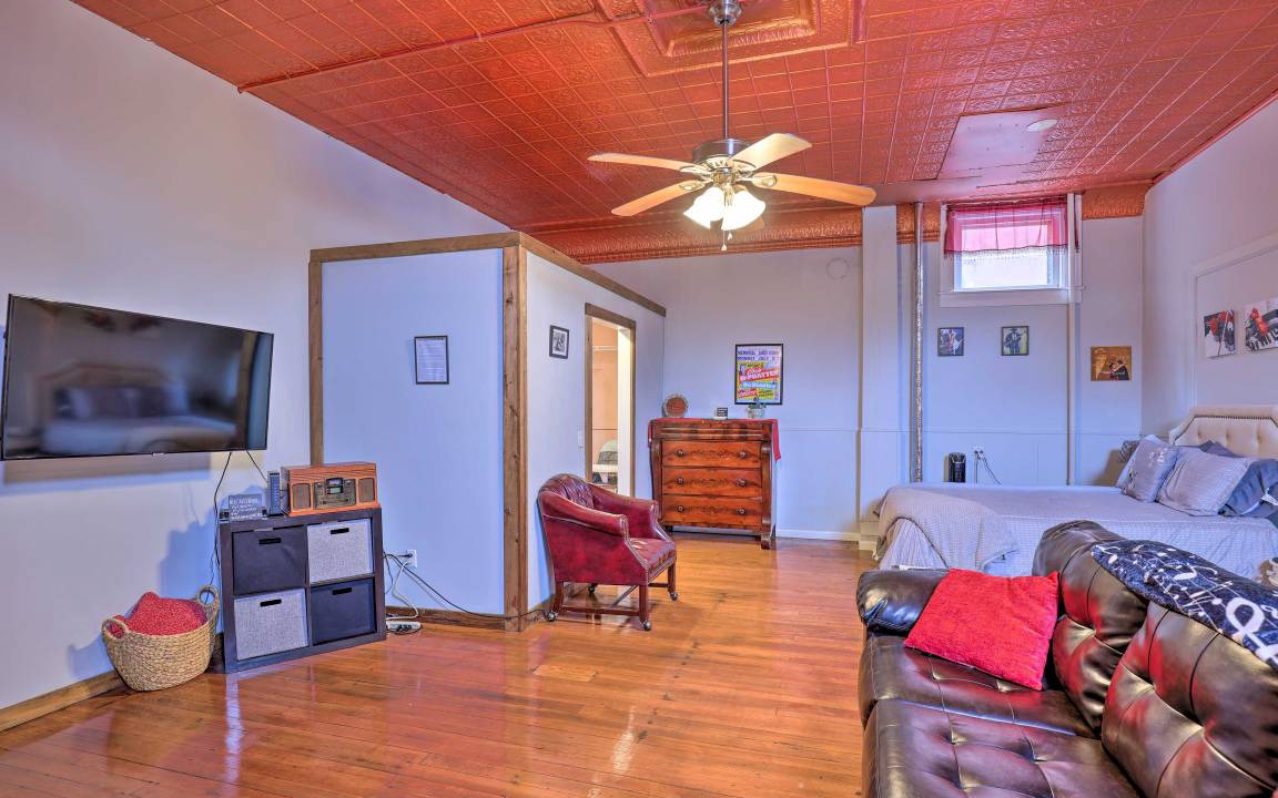 Photo of Livingroom in Oaks Corners