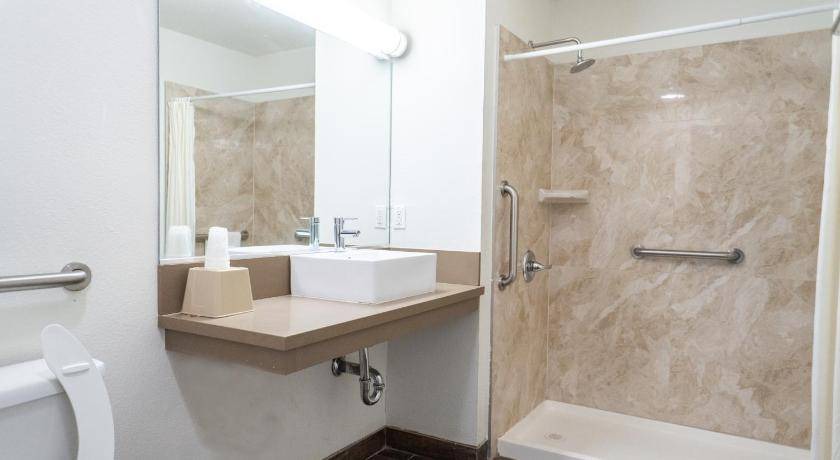 Photo of Bathroom in Maywood