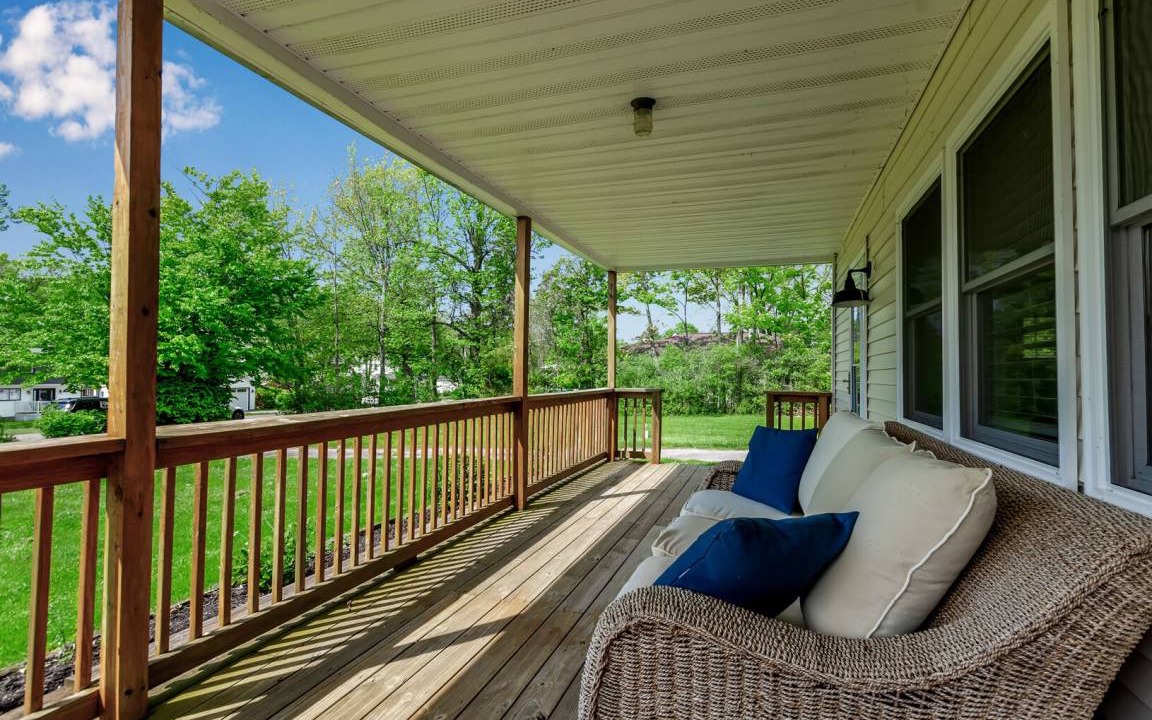 Photo of Patio Balcony in Lake Erie Beach