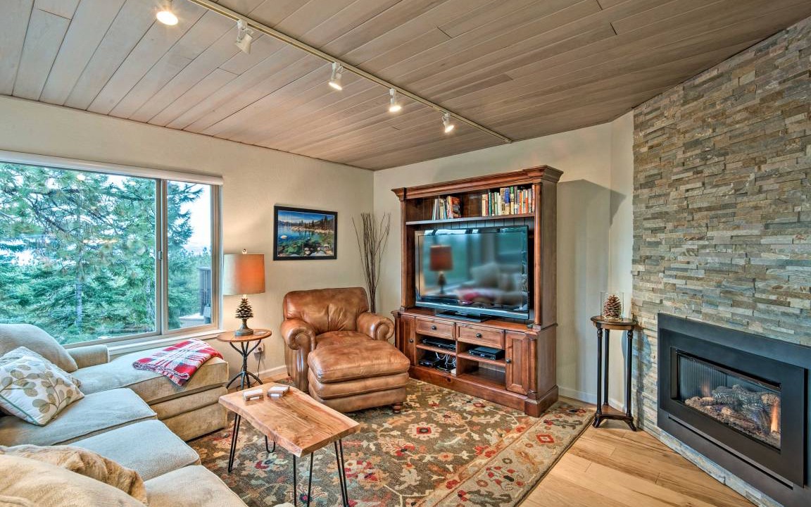 Photo of Livingroom in Zephyr Cove