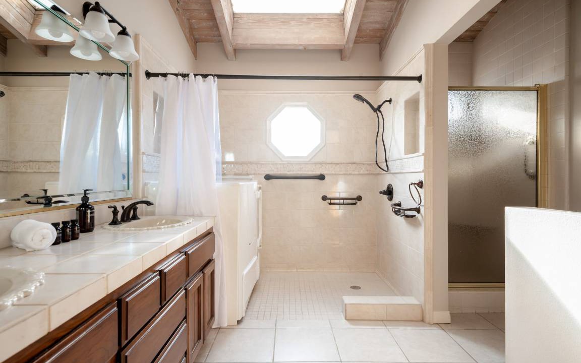 Photo of Bathroom in Balboa Peninsula