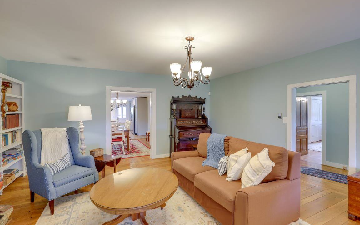 Photo of Livingroom in Weaverville