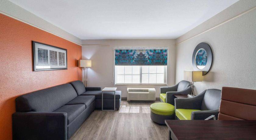 Photo of Livingroom in Prattville
