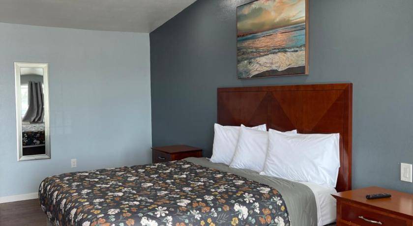 Photo of Bedroom in Costa Mesa