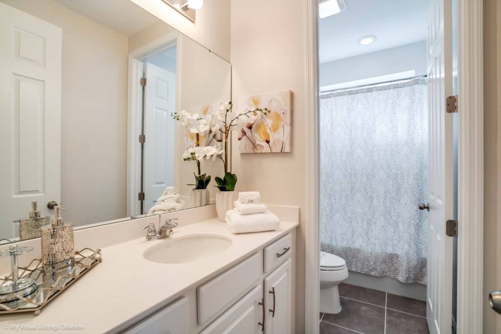 Photo of Bathroom in Bay Lake