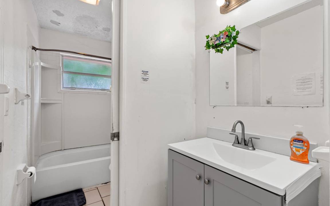 Photo of Bathroom in Middle River Terrace