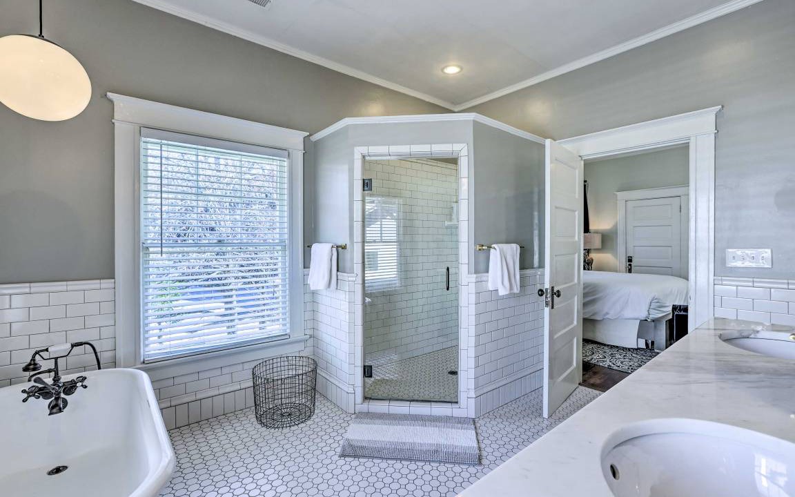 Photo of Bathroom in Crestline Heights