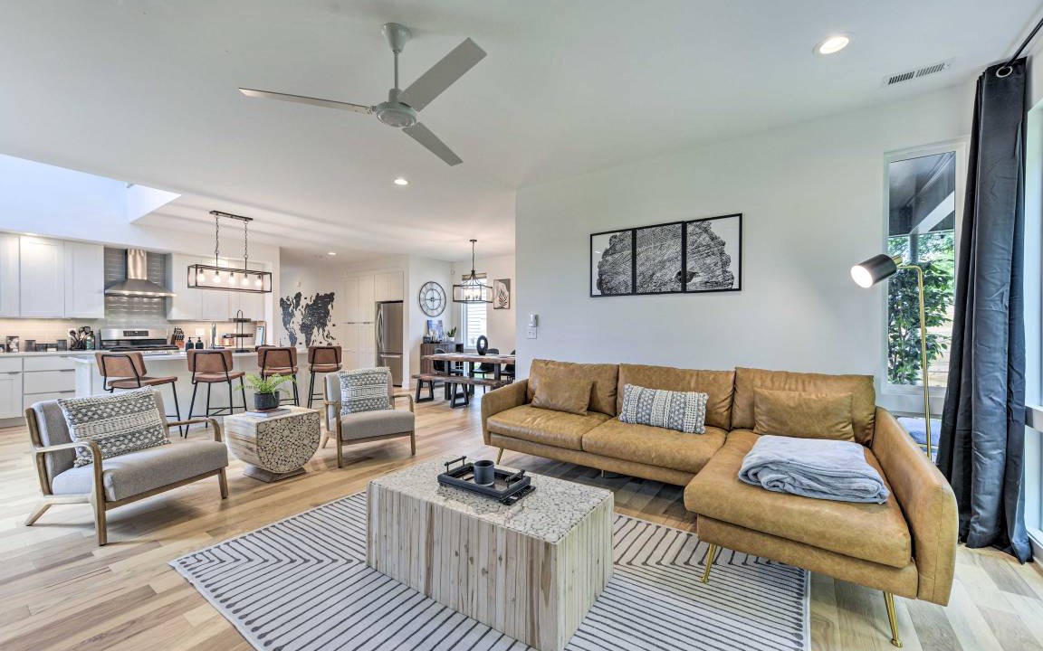 Photo of Livingroom in Downtown