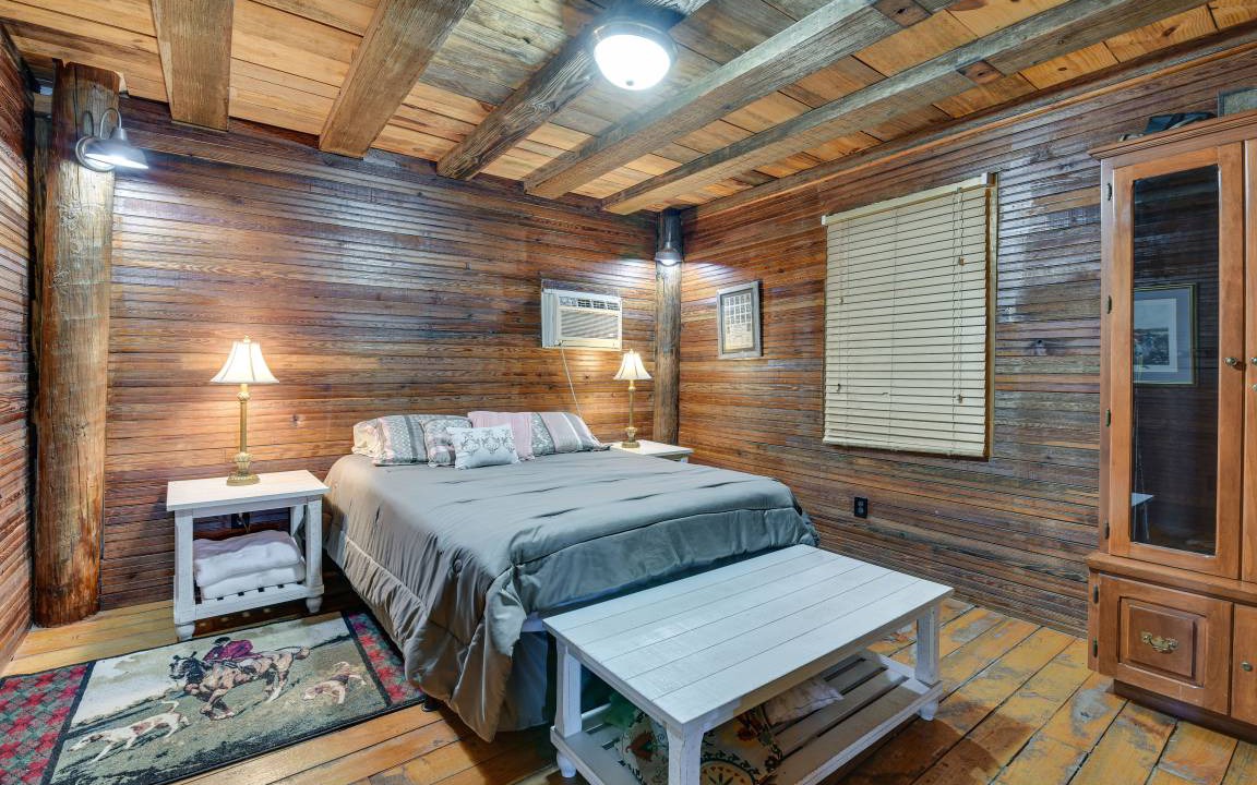 Photo of Bedroom in Enterprise