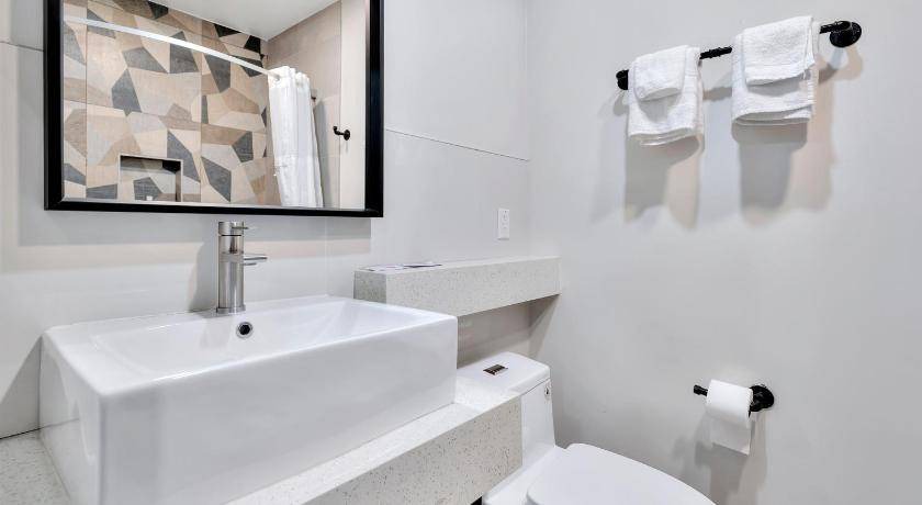 Photo of Bathroom in Mid City