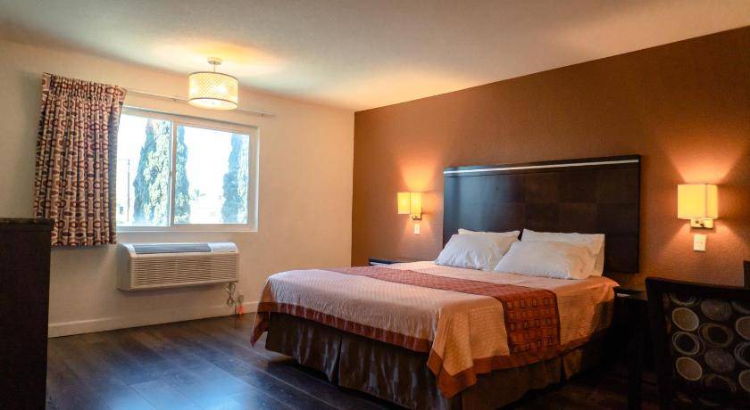 Photo of Bedroom in Maywood