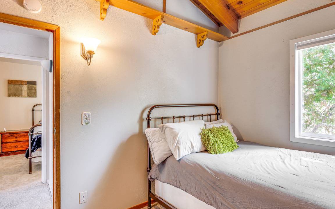Photo of Bedroom in Arrowbear Lake