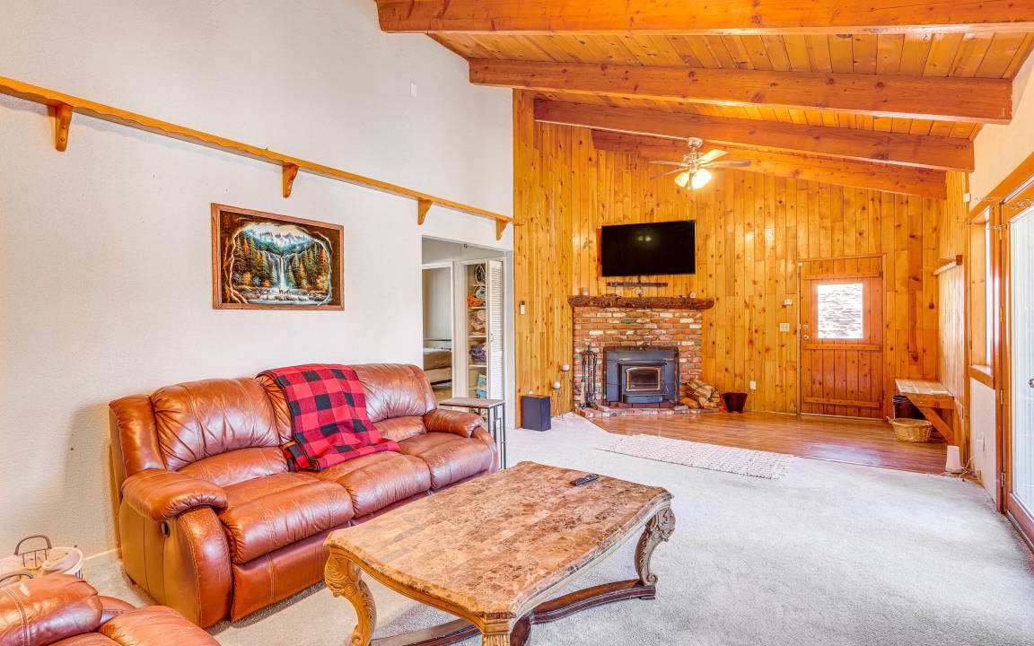 Photo of Livingroom in Arrowbear Lake