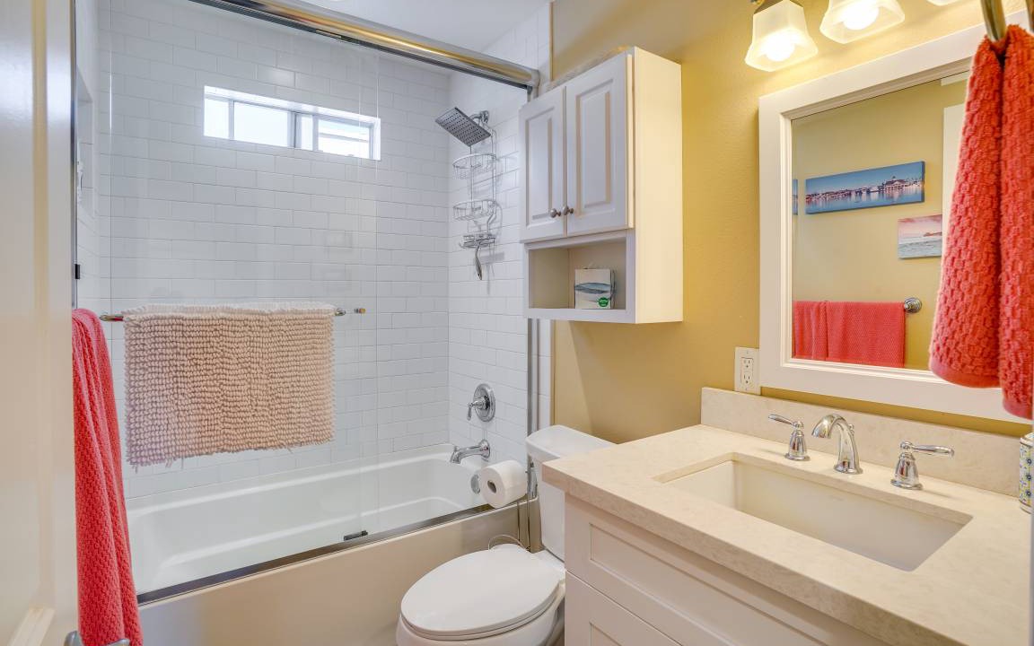 Photo of Bathroom in Balboa Peninsula