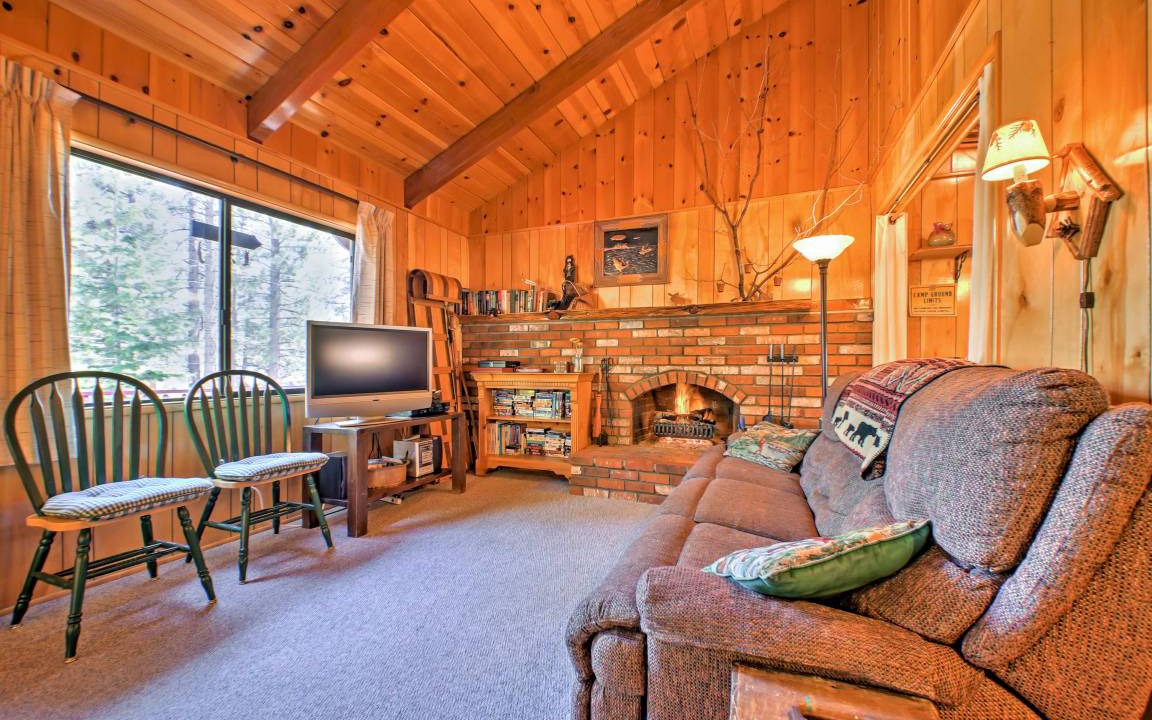 Photo of Livingroom in Fawnskin