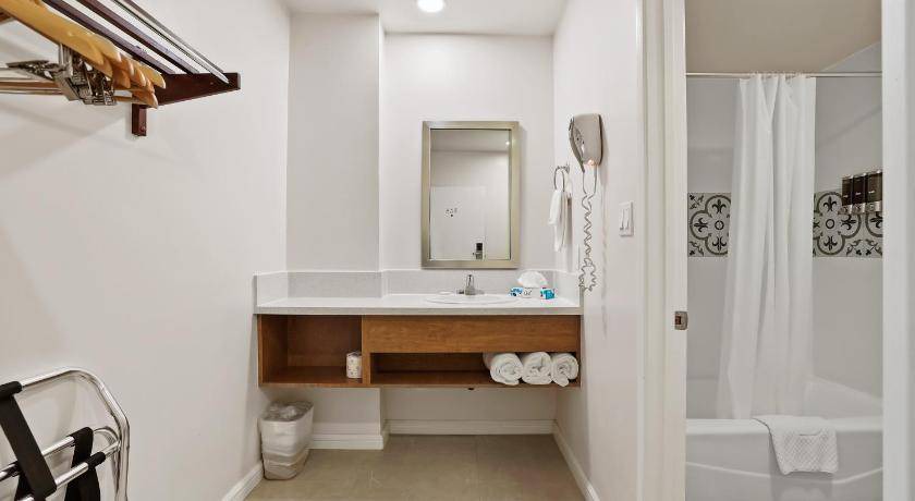 Photo of Bathroom in Sherwood Forest and Thistle Development