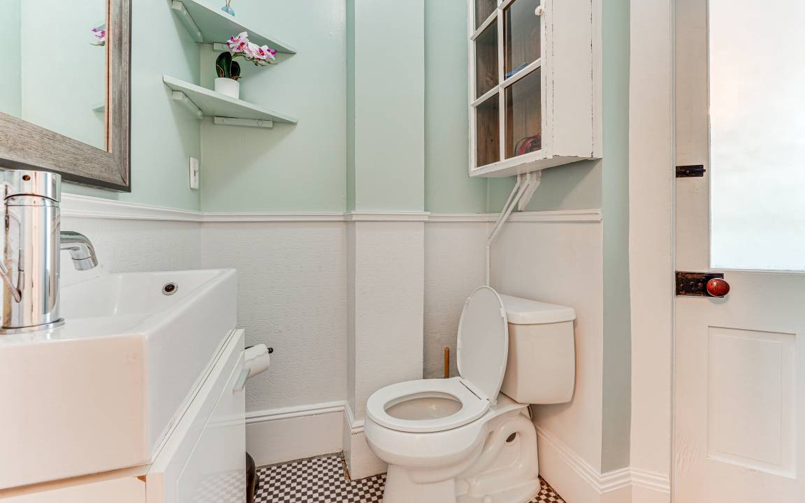 Photo of Bathroom in Newburgh