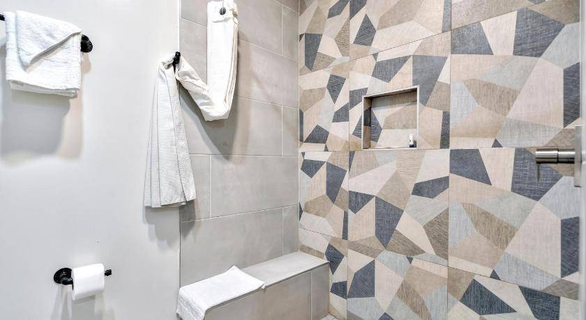 Photo of Bathroom in Mid City