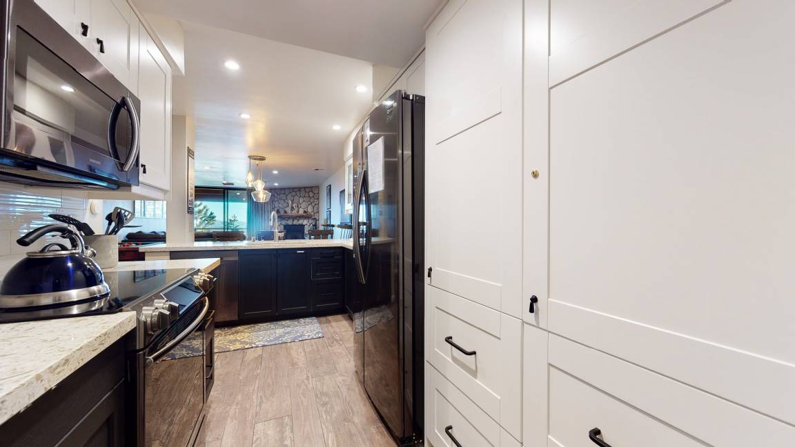 Photo of Kitchen in Mammoth Lakes