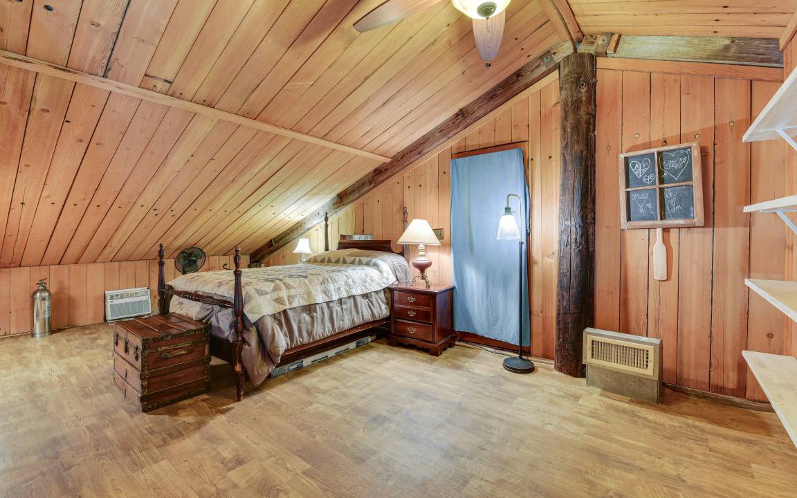 Photo of Bedroom in Enterprise