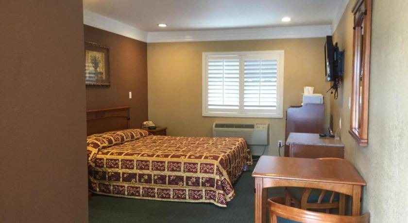 Photo of Bedroom in Fairfax District