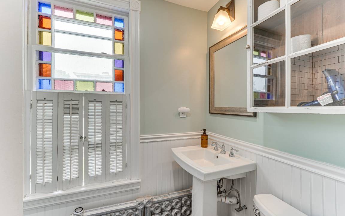 Photo of Bathroom in Newburgh