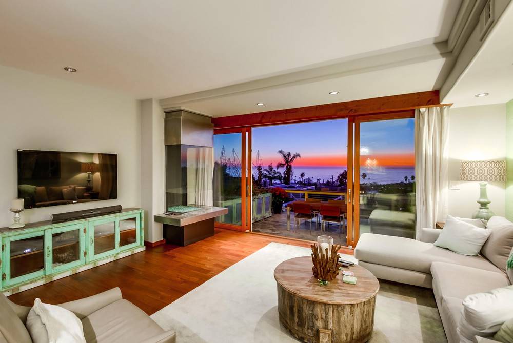 Photo of Livingroom in Cardiff-by-the-Sea