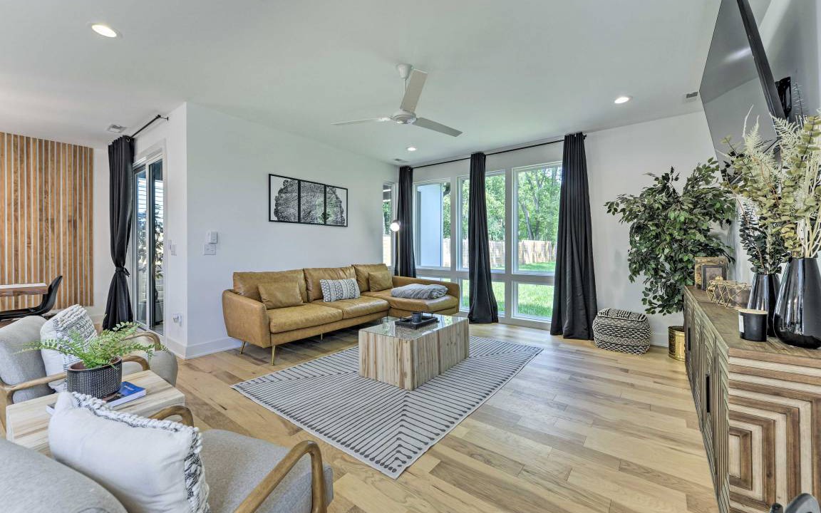 Photo of Livingroom in Downtown
