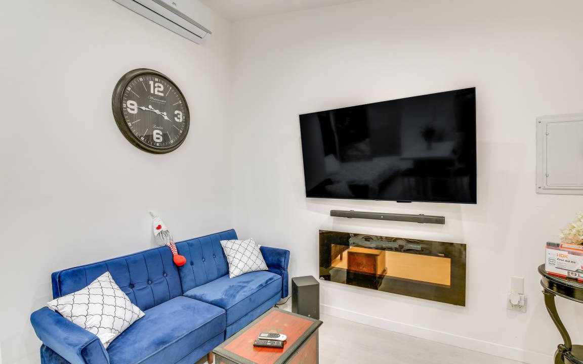 Photo of Livingroom in East Los Angeles